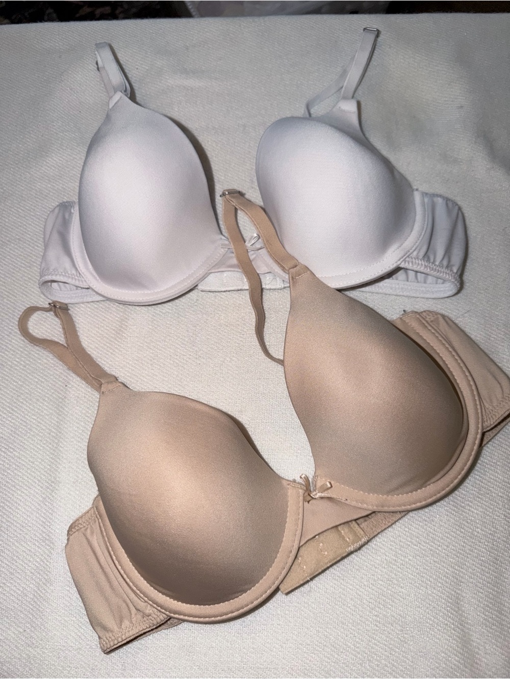 🌸Maidenform Smooth T-Shirt Bra Pair — White & Beige